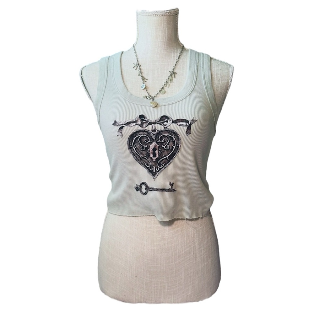 Handmade Heart Lock & Key Top - Picture 3 of 4